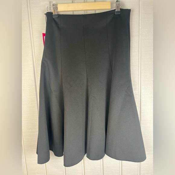 Vince Camuto Dresses & Skirts - Vince Camuto Black NWT swing skirt‎ Size 2